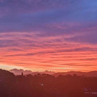 Red Velvet Sunset, Bateau Bay